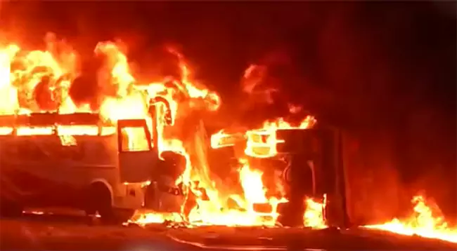 Deccan Alert | 14 Killed in Fiery Bus-Tipper Collision Near Markapuram